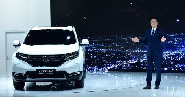 作為全球最暢銷的SUV， CR-V創造了無數個奇跡。撇開全球不說，從2004年CR-V被引進到中國市場以來，就開拓了城市SUV市場，開啟了國內高品質SUV生活潮流。進取之路永不停止，就在此次上海車展期間，東風本田CR-V也終于迎來了全新換代，實現了從內到外的全面革新。
